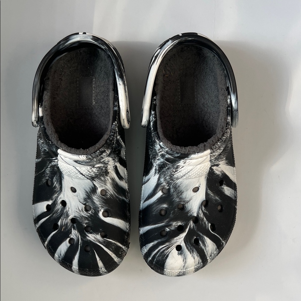 CROCS Classic Unisex Marbled  fur‎ lined Clogs Men’s 7 Women’s 9